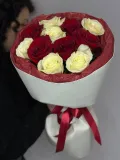 "Букет из красных и белых роз" – Фото 3