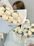 "«кремовый дуэт» Сет из букета и композиции из кремовых диантусов с эвкалиптом" – Фото 2