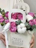 "«Мистери» композиция из кустовых пионовидных роз ,эвкалипта и хлопка" – Фото 1