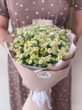 "Монобукет с маленькой ромашкой (танацетум)" – Фото 2