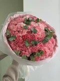 "Роскошный огромный букет из диантусов и эвкалипта" – Фото 0