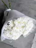 "Воздушный букет белая кустовая хризантема" – Фото 3