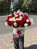 "Букет из 45 роз в упаковке" – Фото 2