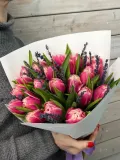 "Яркий букет из 19 пионовидных тюльпанов с лавандой" – Фото 2