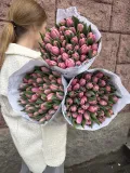 "51 розовый хрустящий тюльпан в нежной упаковке " – Фото 2