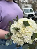 "Букет невесты из белой гвоздики и эвкалипта" – Фото 1
