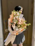 "Кустовые розы нежно розовые стильный букет" – Фото 4
