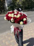 "Букет из 45 роз в упаковке" – Фото 1