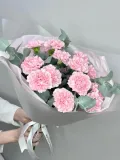 "Букет из диантусов и эвкалипта «Сладкая вата»" – Фото 3