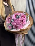 "Изысканному ароматный стойкий букет с орхидеями и диантусами" – Фото 0