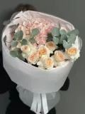 "Сборный букет с гортензией и кустовыми розами" – Фото 1