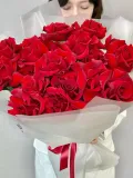 "«Красный бархат» букет из 25 красных французских роз эксплорер" – Фото 3