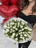 "51 белоснежный тюльпан в авторской упаковке" – Фото 0