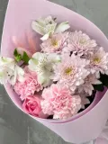 "Нежный букет комплимент из хризантемы, розы, диантусов и альстромерии🌸" – Фото 1