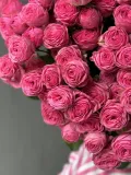 "Кустовые розы Джезель в монобукете" – Фото 1