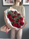 "Красные розы с веточками фисташки" – Фото 1