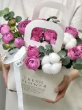 "«Мистери» композиция из кустовых пионовидных роз ,эвкалипта и хлопка" – Фото 3