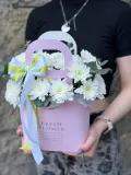 "Легкая композиция из кустовой хризантемы" – Фото 4
