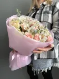 "Розы, альстромерия и веточки эвкалипта" – Фото 2