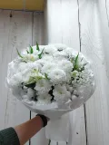 "Букет из кустовой хризантемы, альстромерий, хлопка и гипсофилы. Аура" – Фото 1