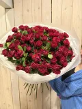 "Букет из 35 кустовых алых роз" – Фото 0