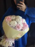 "Букет из хризантем и нежных диантусов и франкской розой" – Фото 0