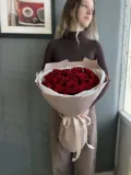 "Красные розы классический букет в пышной упаковке" – Фото 2