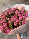 "Пионовидная фуксийная кустовая роза" – Фото 2