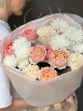 "Сборный букет из Кустовой Розы и Хризантемы" – Фото 0