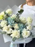 "Авторский букет «Небесное облако» с гортензиями" – Фото 5