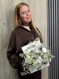 "Стильный пакет с розой,гипсофилой и хлопком" – Фото 2