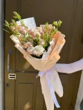 "Кустовые розы нежно розовые стильный букет" – Фото 5