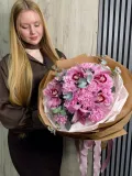 "Изысканному ароматный стойкий букет с орхидеями и диантусами" – Фото 2