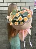 "Букет с гвоздикой и кустовой розой" – Фото 4