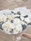 "Букетиз французских роз ,хризантем и эвкалипта" – Фото 15