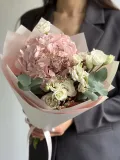 "Букет из розовой гортензии, эустомы, лимониума и эвкалипта, букет 411" – Фото 0