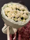 "Букет из кустовых белых роз" – Фото 1