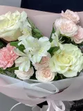 "Букет с розами, альстромерией, гвоздикой «Комплимент в розовом»" – Фото 1