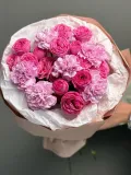"Яркий букет диантусы и кустовые розы🤍" – Фото 4