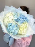 "Монобукет голубой и белой гортензии" – Фото 1