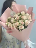 "Персиковые нежные кустовые розы 40 см" – Фото 0