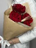 "«Гранат» букет из роз Эквадор Эксплорер и пшеницы" – Фото 2