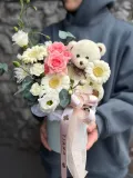 "Цветочная композиция с плюшевым мишкой " – Фото 4