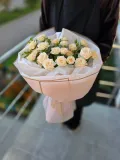 "Букет кустовых кремовых роз "Крем Брюле"" – Фото 1