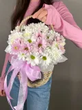 "Корзинка с ромашками ( кустовая хризантема)" – Фото 2