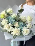 "Авторский букет «Небесное облако» с гортензиями" – Фото 1