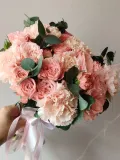 "Букет невесты из кустовых пионовидных роз и диантусов Н4" – Фото 3