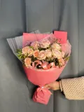 "Букет из кустовой розы и лимониума ( или гипсофилы)" – Фото 0