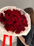 "Монобукет из красных роз 51 шт " – Фото 0