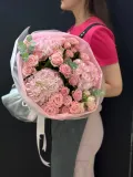 "Букет с кустовыми розами и гортензией" – Фото 4
